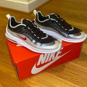 Nike Air Max Axis MENS Size 11.5